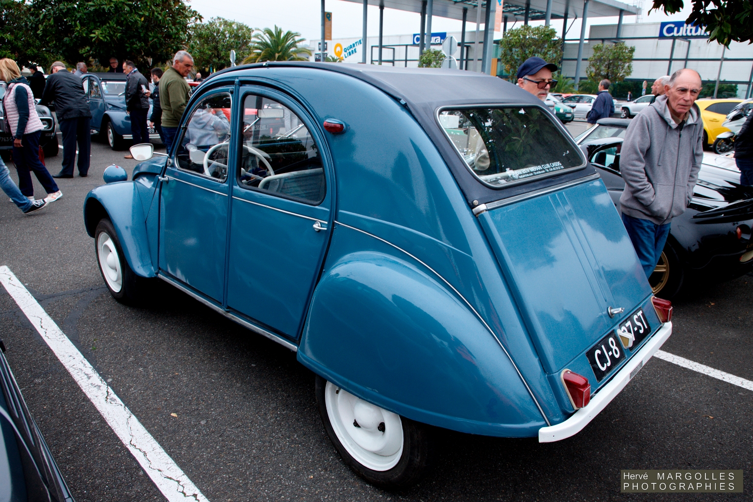 Citroen 2CV -01.jpg
